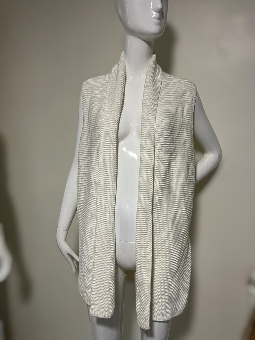 Gap NWT Size STrendy Ivory Chunky Knit Long Sleeveless Sweater Cardigan Jacket.